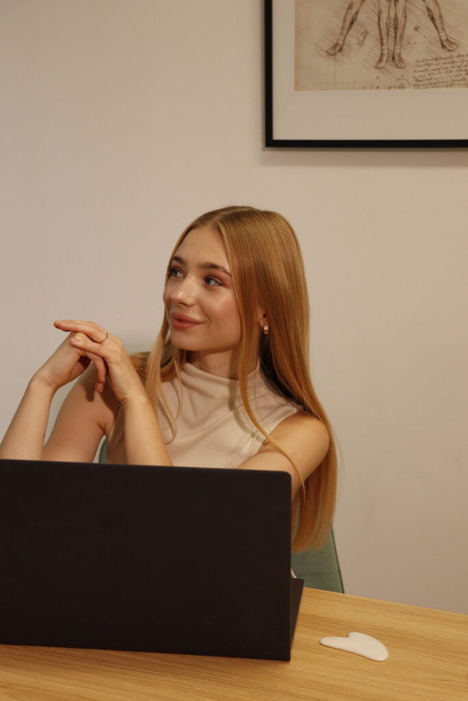 Konsultacje online nauka automasażu twarzy przez internet